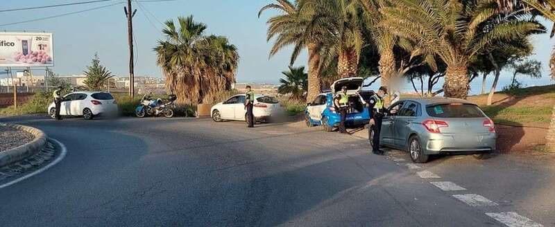 Imagen de un reciente control a la salida de Tufia por parte de la Policía Local/TA.